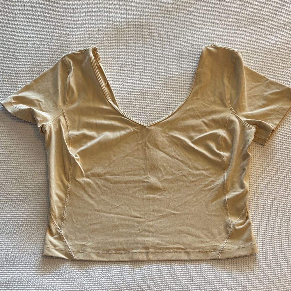 Lululemon Short Sleeve Fitted Top. Size 10.